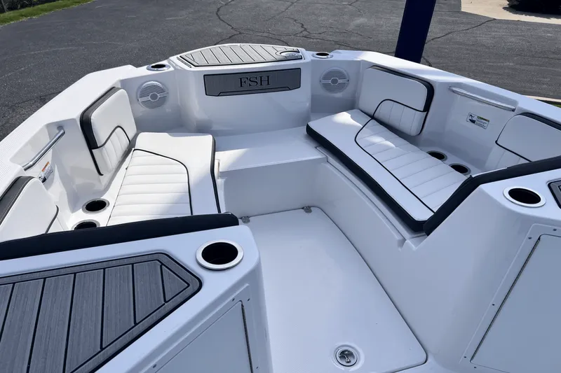 Slide: The Image of Yamaha 222 FSH Sport 2025 - 11