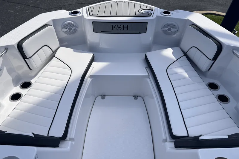 Slide: The Image of Yamaha 222 FSH Sport 2025 - 12