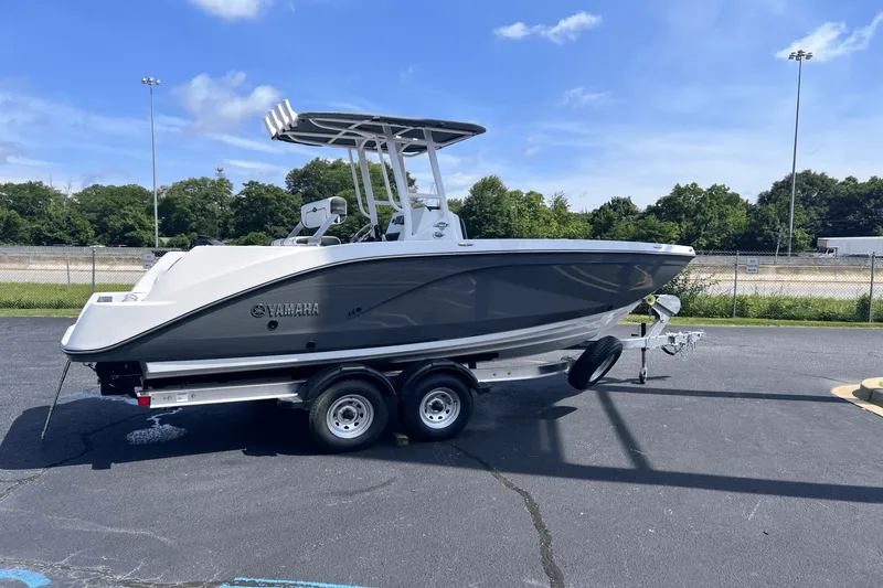 Slide: The Image of Yamaha 222 FSH Sport 2025 - 4