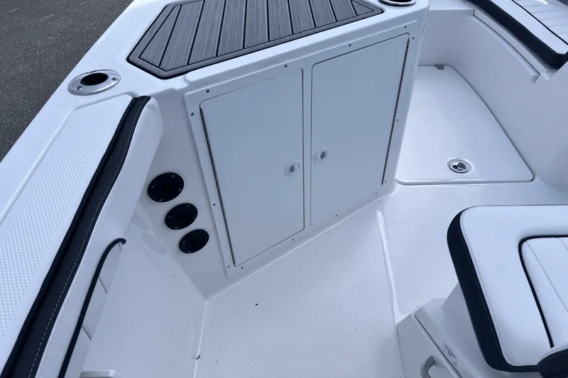 Slide: The Image of Yamaha 222 FSH Sport 2025 - 9