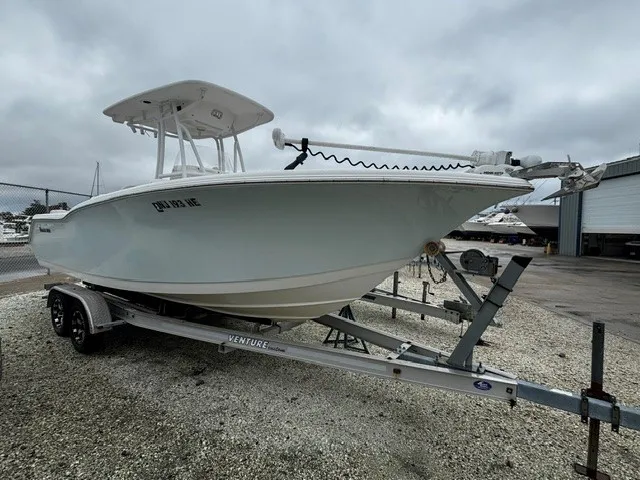 The Image of Tidewater 230 LXF 2013 - 0