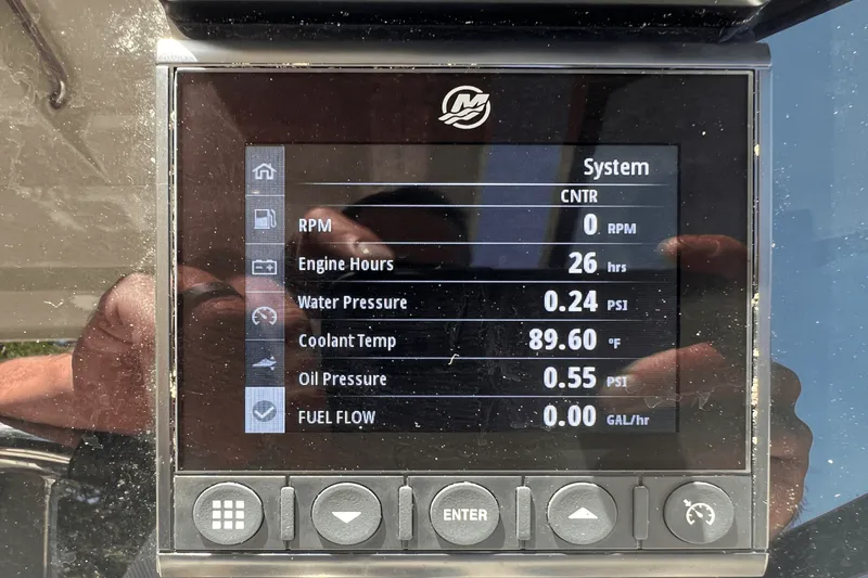 Slide: The Image of Boston Whaler 240 VANTAGE 2023 - 15