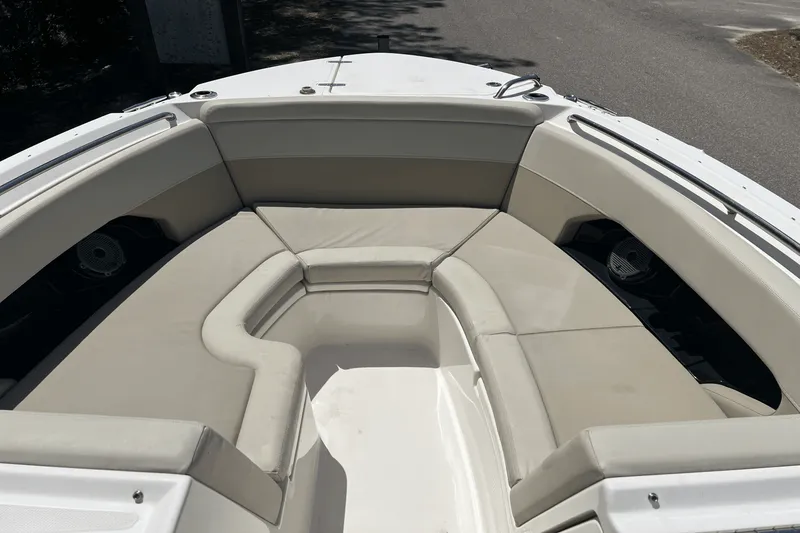 Slide: The Image of Boston Whaler 240 VANTAGE 2023 - 20