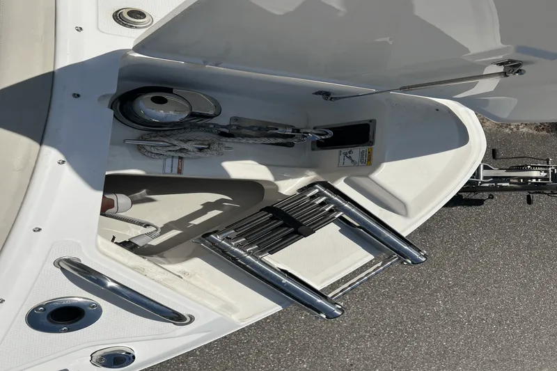 Slide: The Image of Boston Whaler 240 VANTAGE 2023 - 22