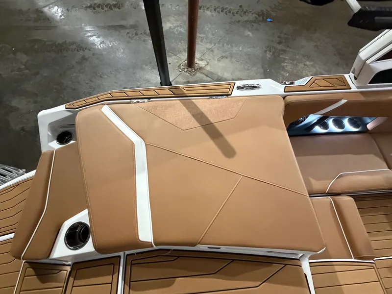Slide: The Image of Nautique Super Air Nautique S21 2026 - 19