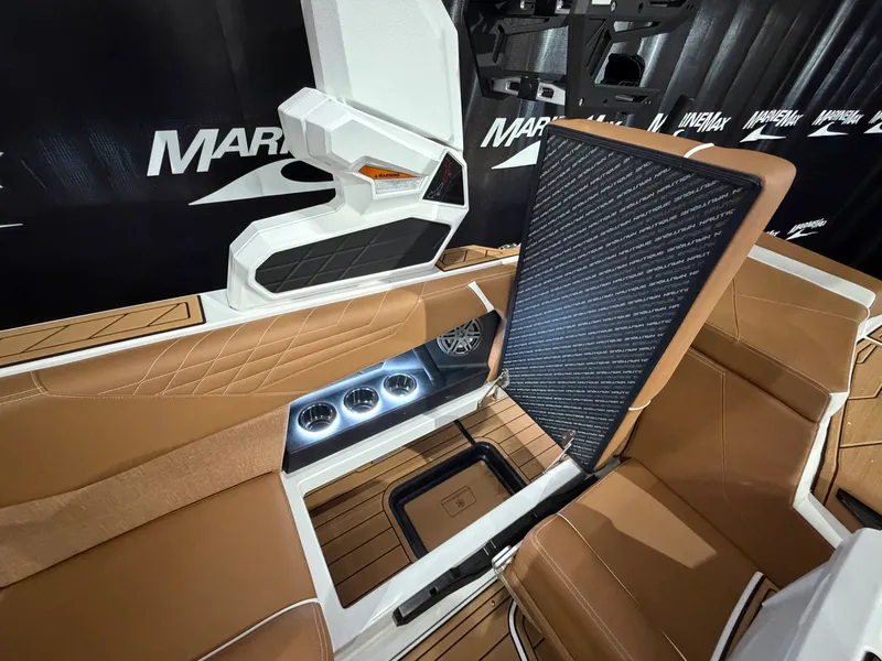 Slide: The Image of Nautique Super Air Nautique S21 2026 - 31