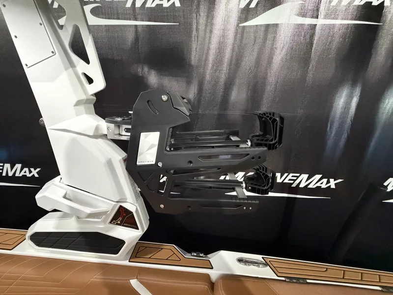Slide: The Image of Nautique Super Air Nautique S21 2026 - 17