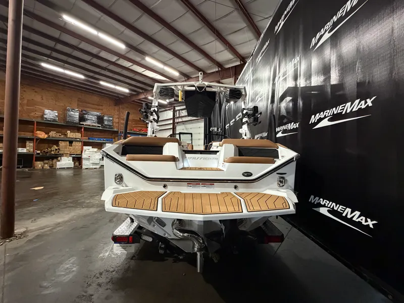 Slide: The Image of Nautique Super Air Nautique S21 2026 - 8