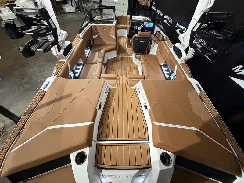 Slide: The Image of Nautique Super Air Nautique S21 2026 - 18