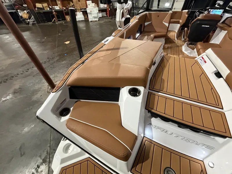 Slide: The Image of Nautique Super Air Nautique S21 2026 - 11
