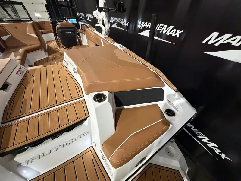 Slide: The Image of Nautique Super Air Nautique S21 2026 - 12