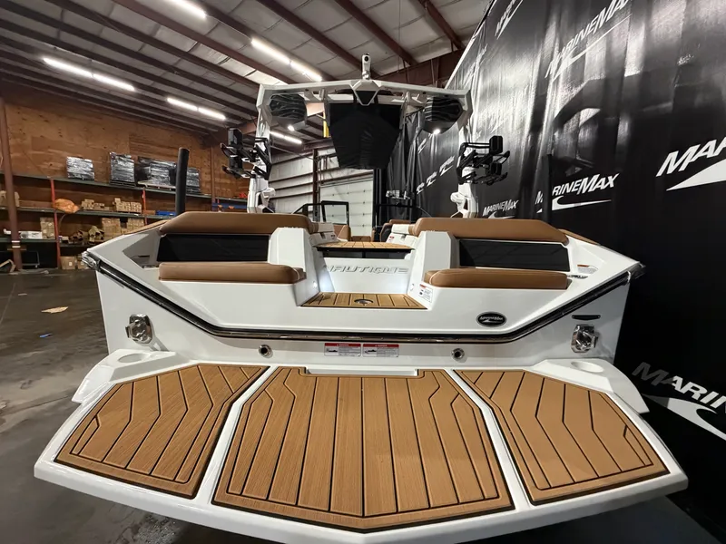 Slide: The Image of Nautique Super Air Nautique S21 2026 - 10