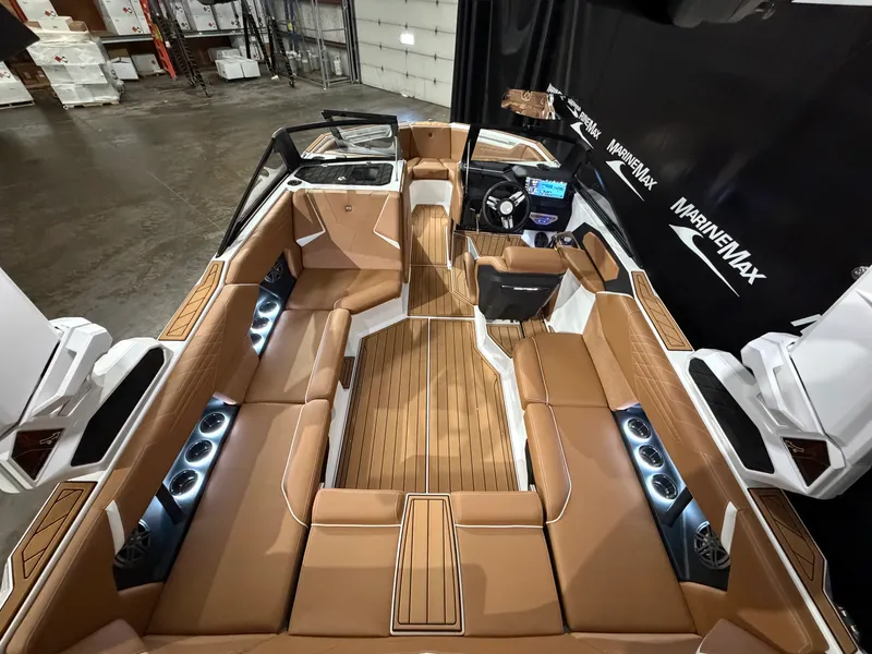 Slide: The Image of Nautique Super Air Nautique S21 2026 - 23