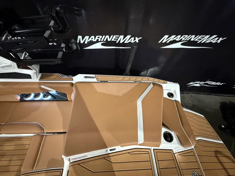 Slide: The Image of Nautique Super Air Nautique S21 2026 - 21