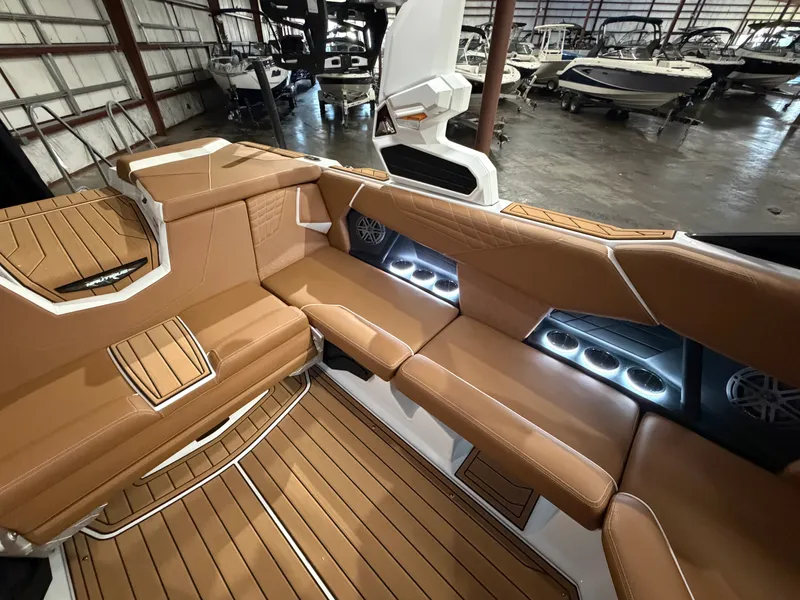 Slide: The Image of Nautique Super Air Nautique S21 2026 - 34