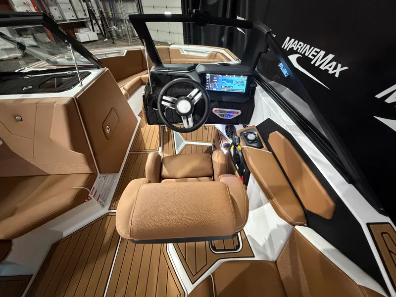 Slide: The Image of Nautique Super Air Nautique S21 2026 - 44