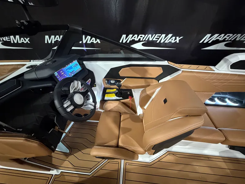 Slide: The Image of Nautique Super Air Nautique S21 2026 - 45