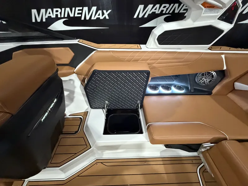Slide: The Image of Nautique Super Air Nautique S21 2026 - 33