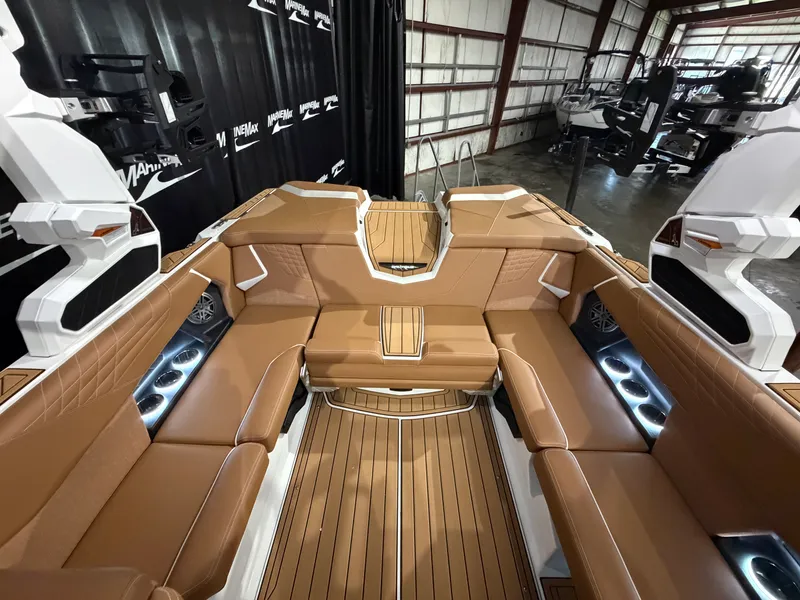 Slide: The Image of Nautique Super Air Nautique S21 2026 - 26