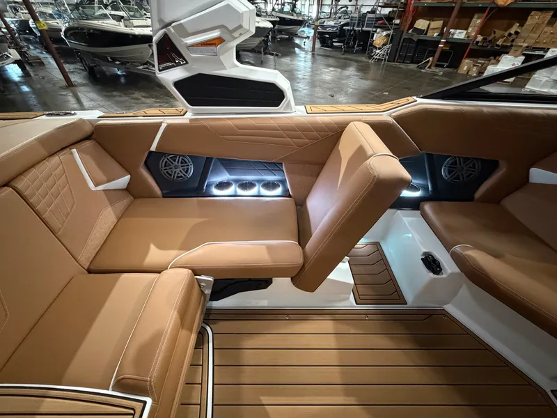 Slide: The Image of Nautique Super Air Nautique S21 2026 - 36