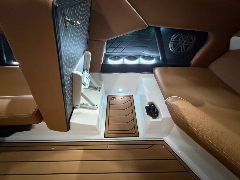 Slide: The Image of Nautique Super Air Nautique S21 2026 - 37