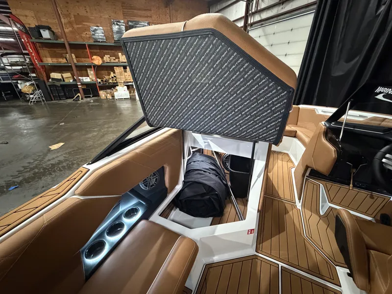 Slide: The Image of Nautique Super Air Nautique S21 2026 - 40
