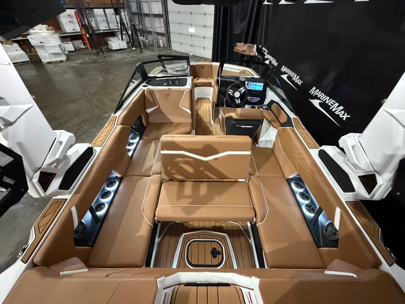 Slide: The Image of Nautique Super Air Nautique S21 2026 - 25