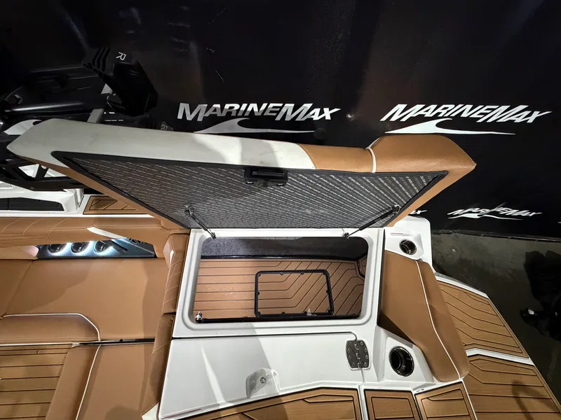 Slide: The Image of Nautique Super Air Nautique S21 2026 - 22