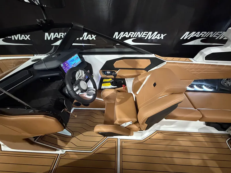 Slide: The Image of Nautique Super Air Nautique S21 2026 - 46