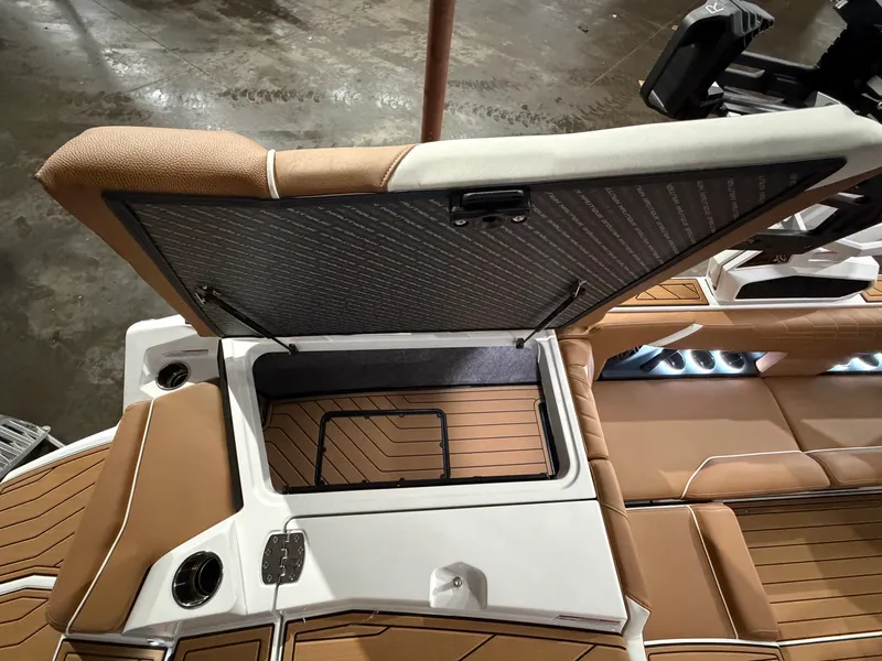 Slide: The Image of Nautique Super Air Nautique S21 2026 - 20