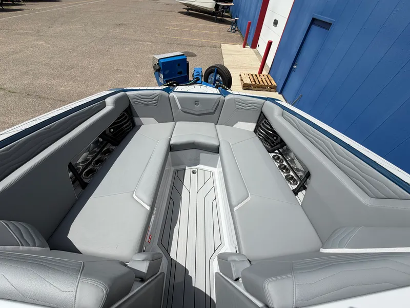Slide: The Image of Nautique Super Air Nautique G25 2026 - 38