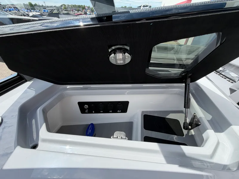 Slide: The Image of Nautique Super Air Nautique G25 2026 - 28