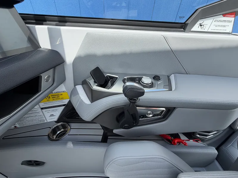 Slide: The Image of Nautique Super Air Nautique G25 2026 - 33