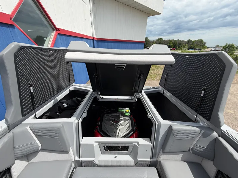 Slide: The Image of Nautique Super Air Nautique G25 2026 - 20