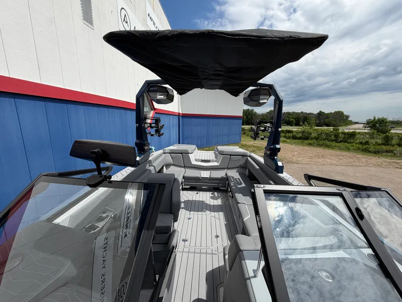 Slide: The Image of Nautique Super Air Nautique G25 2026 - 43