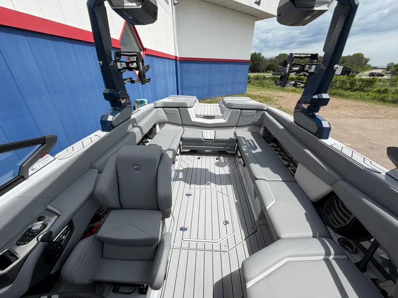 Slide: The Image of Nautique Super Air Nautique G25 2026 - 44