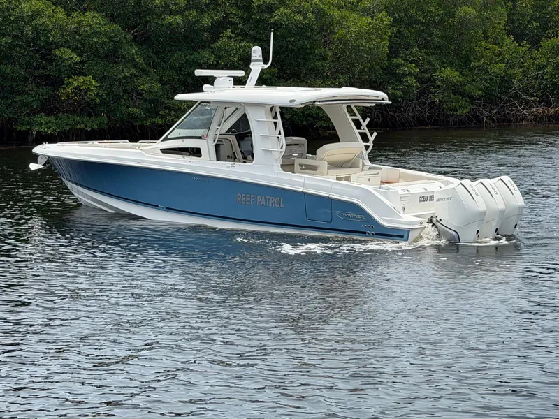 Slide: The Image of Boston Whaler 350 REALM 2022 - 11