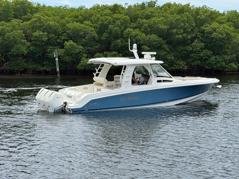 Slide: The Image of Boston Whaler 350 REALM 2022 - 19