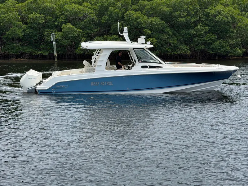 Slide: The Image of Boston Whaler 350 REALM 2022 - 20