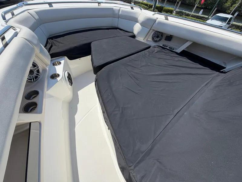 Slide: The Image of Boston Whaler 350 REALM 2022 - 22