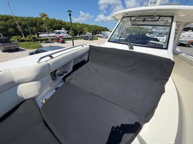 Slide: The Image of Boston Whaler 350 REALM 2022 - 24