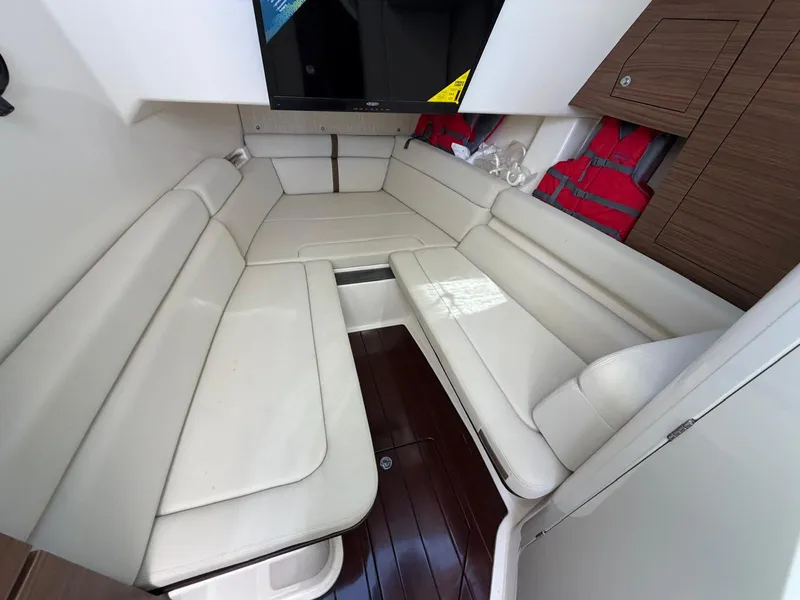 Slide: The Image of Boston Whaler 350 REALM 2022 - 26