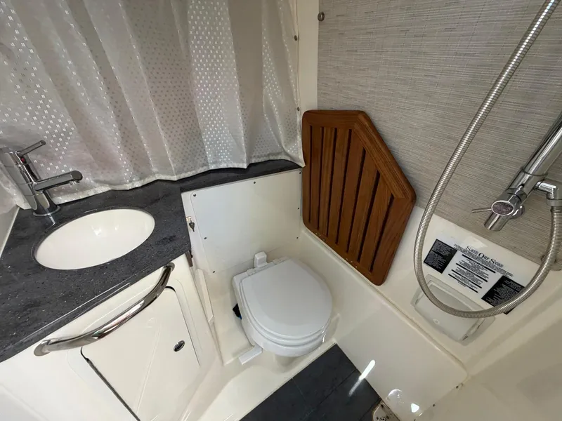 Slide: The Image of Boston Whaler 350 REALM 2022 - 29