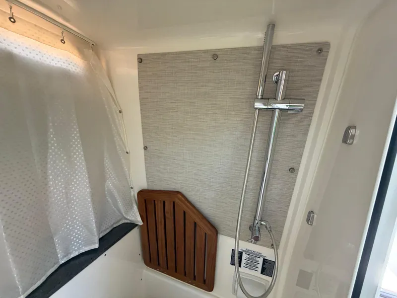 Slide: The Image of Boston Whaler 350 REALM 2022 - 30