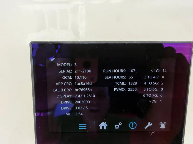 Slide: The Image of Boston Whaler 350 REALM 2022 - 41