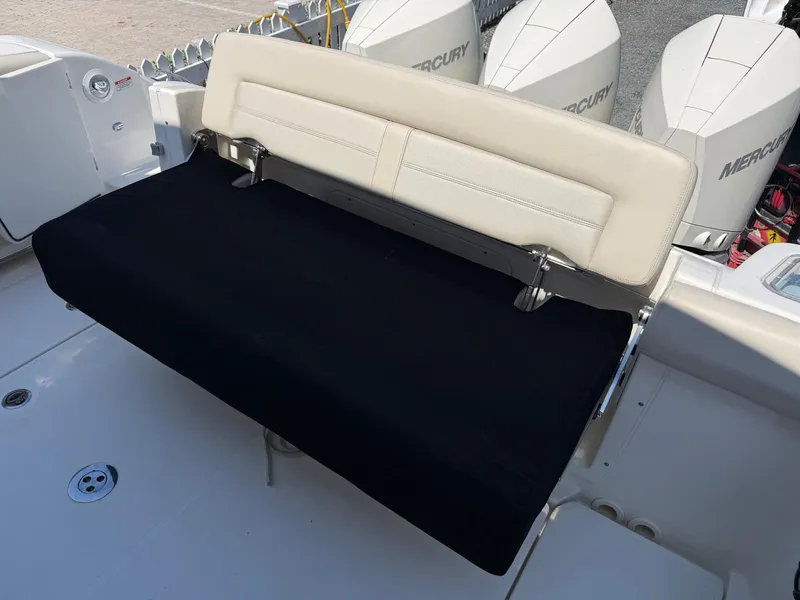Slide: The Image of Boston Whaler 350 REALM 2022 - 50