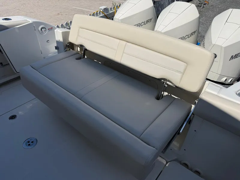 Slide: The Image of Boston Whaler 350 REALM 2022 - 51