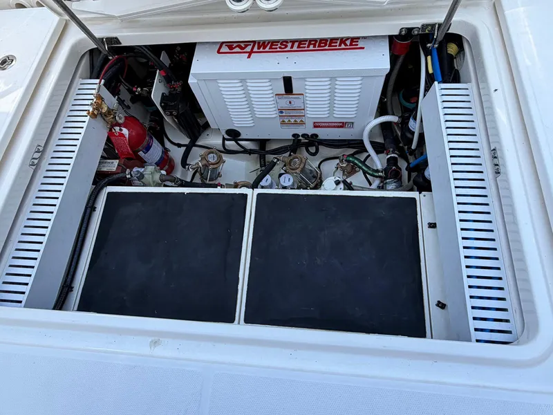 Slide: The Image of Boston Whaler 350 REALM 2022 - 54