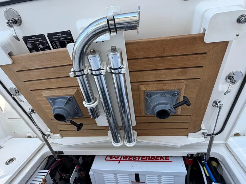 Slide: The Image of Boston Whaler 350 REALM 2022 - 56