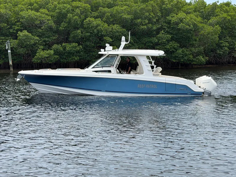 Slide: The Image of Boston Whaler 350 REALM 2022 - 9